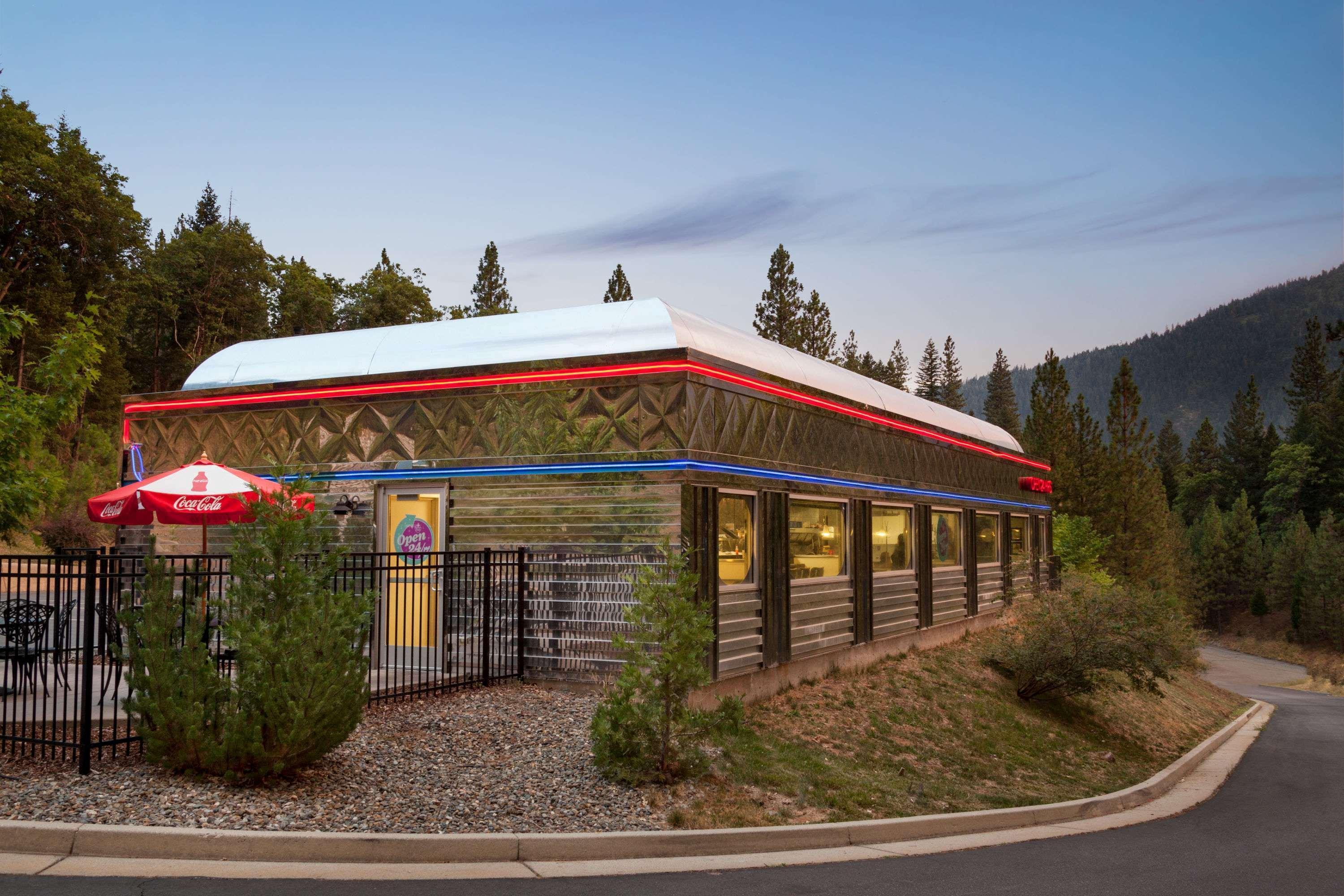 Travelodge By Wyndham Dunsmuir Exteriör bild