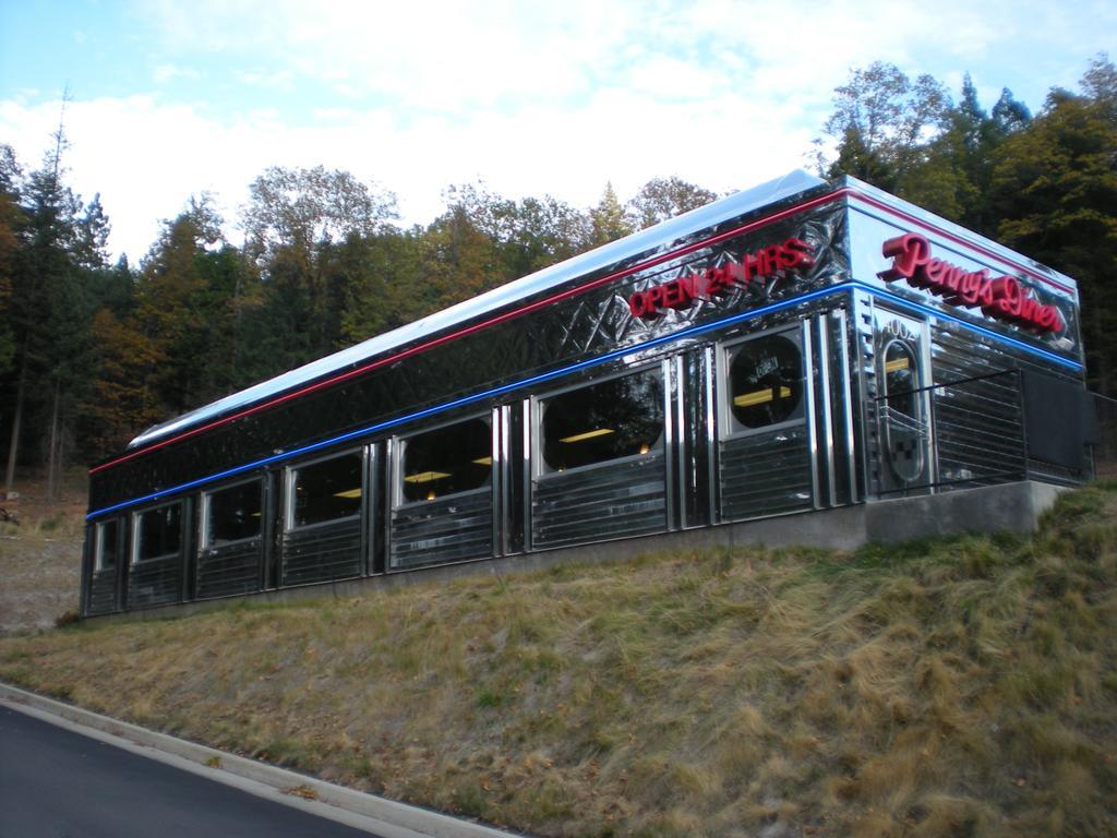 Travelodge By Wyndham Dunsmuir Exteriör bild